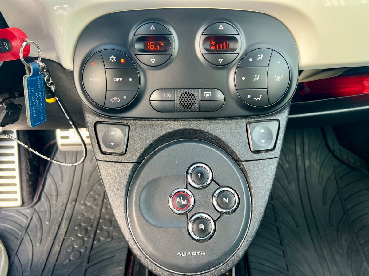 Abarth 500 Cabrio 1.4 Turbo T-Jet MTA (10)