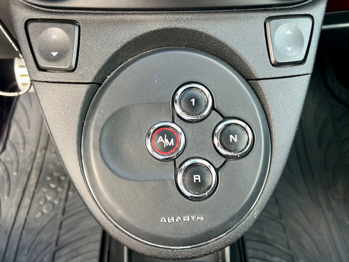 Abarth 500 Cabrio 1.4 Turbo T-Jet MTA (13)