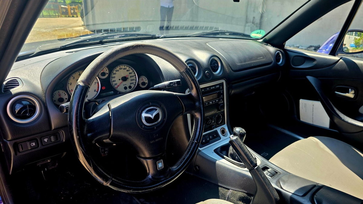Mazda MX-5 1.6i 16V cat Rainbow (2)