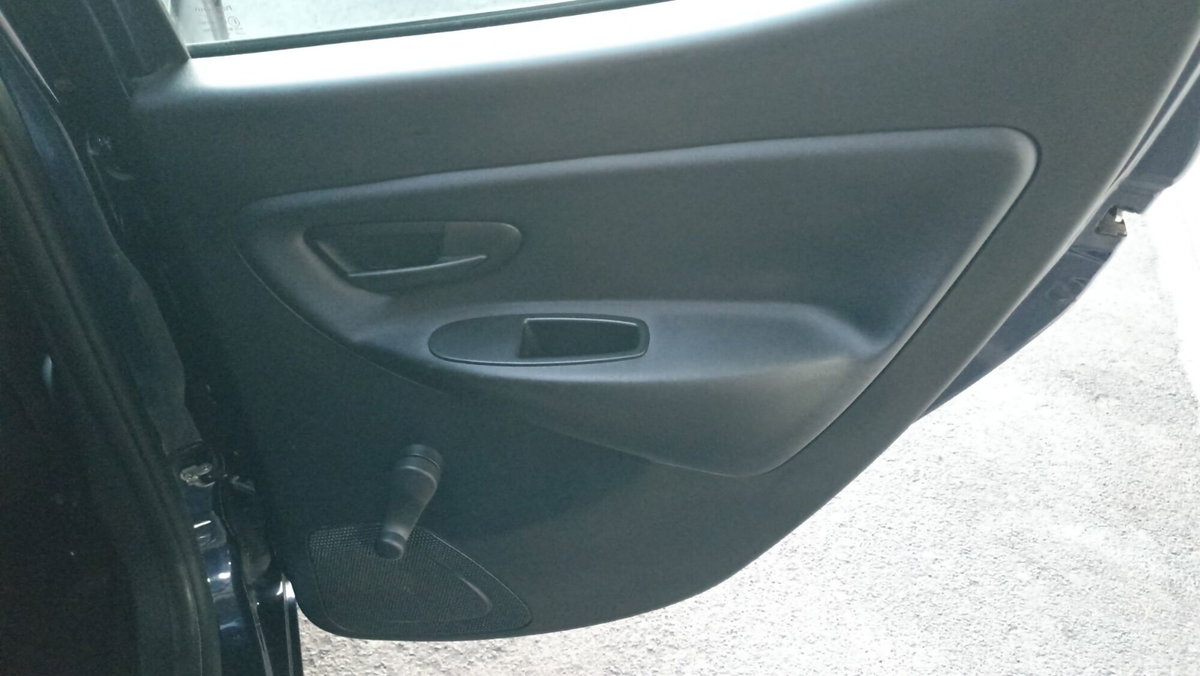 Lancia Ypsilon 1.2 69 CV 5 porte Gold (12)