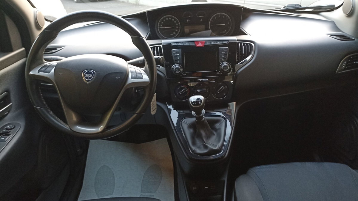 Lancia Ypsilon 1.2 69 CV 5 porte Gold (15)