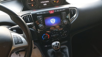 Lancia Ypsilon 1.2 69 CV 5 porte Gold (19)