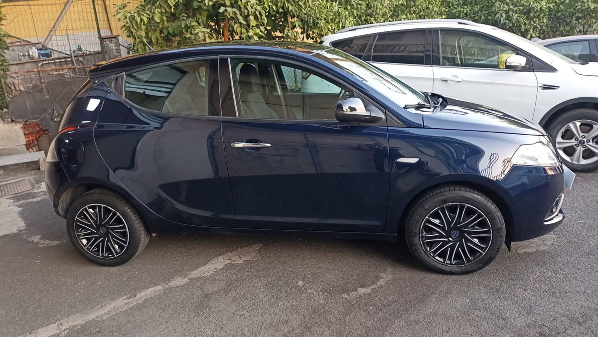 Lancia Ypsilon 1.2 69 CV 5 porte Gold (4)
