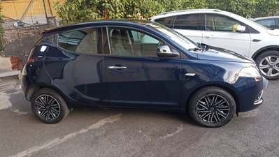 Lancia Ypsilon 1.2 69 CV 5 porte Gold (4)