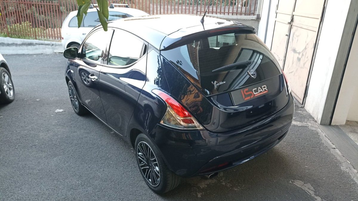 Lancia Ypsilon 1.2 69 CV 5 porte Gold (5)