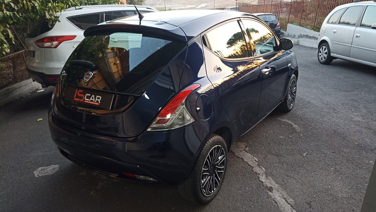 Lancia Ypsilon 1.2 69 CV 5 porte Gold (7)
