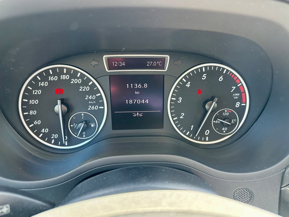 Mercedes-Benz Classe B 180 BlueEFFICIENCY Executive (12)