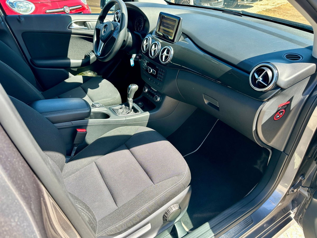Mercedes-Benz Classe B 180 BlueEFFICIENCY Executive (14)
