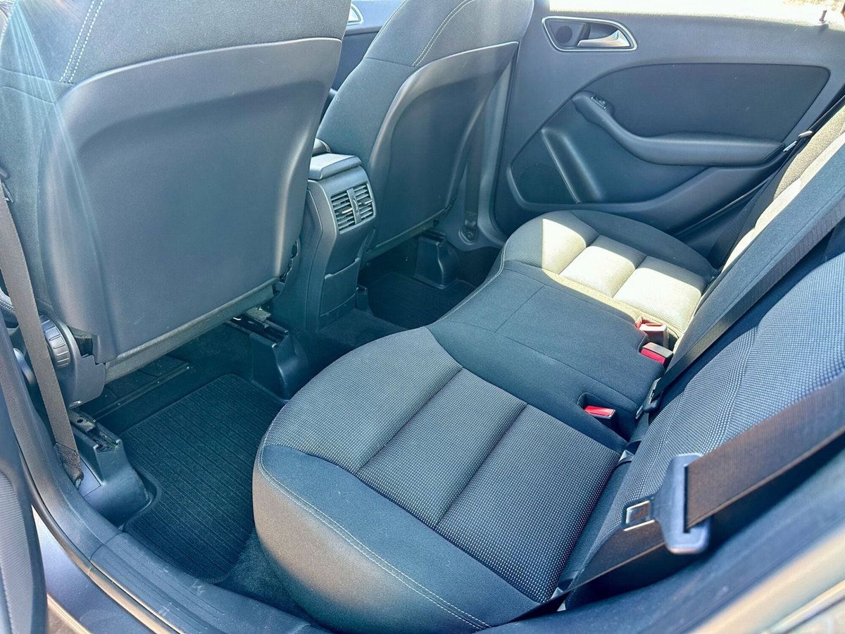 Mercedes-Benz Classe B 180 BlueEFFICIENCY Executive (16)