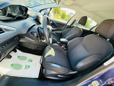 Peugeot 208 VTi 82 CV 5 porte Allure (13)