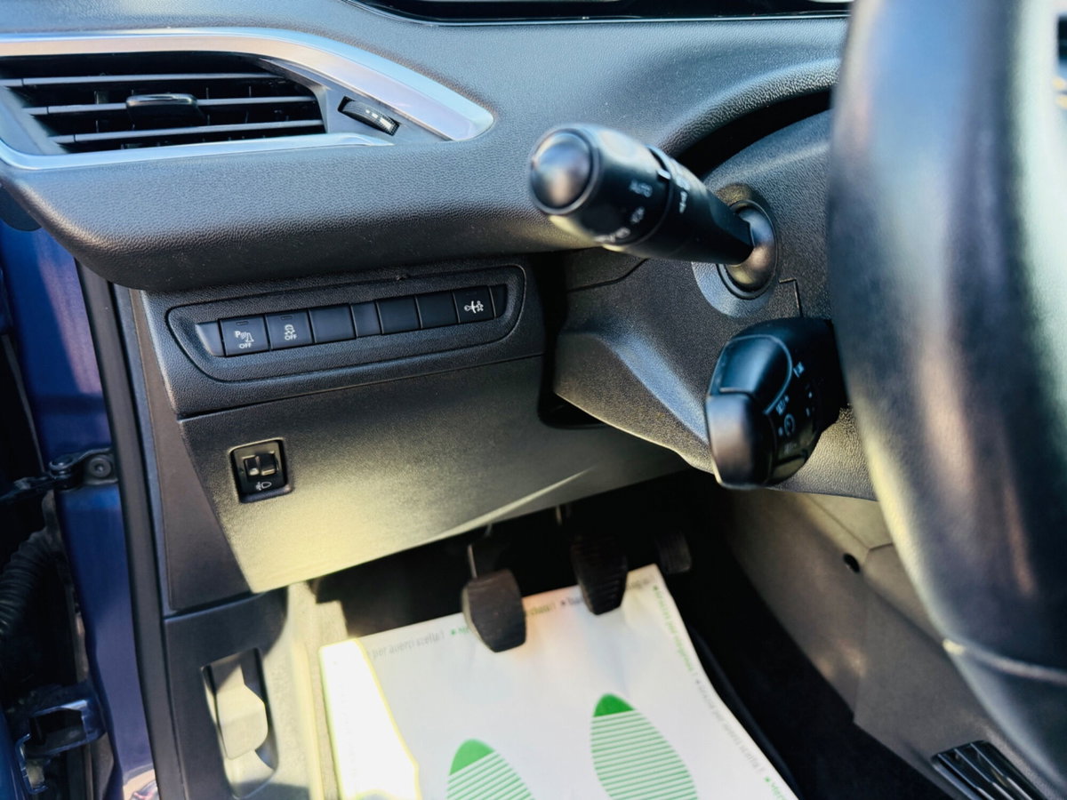 Peugeot 208 VTi 82 CV 5 porte Allure (16)
