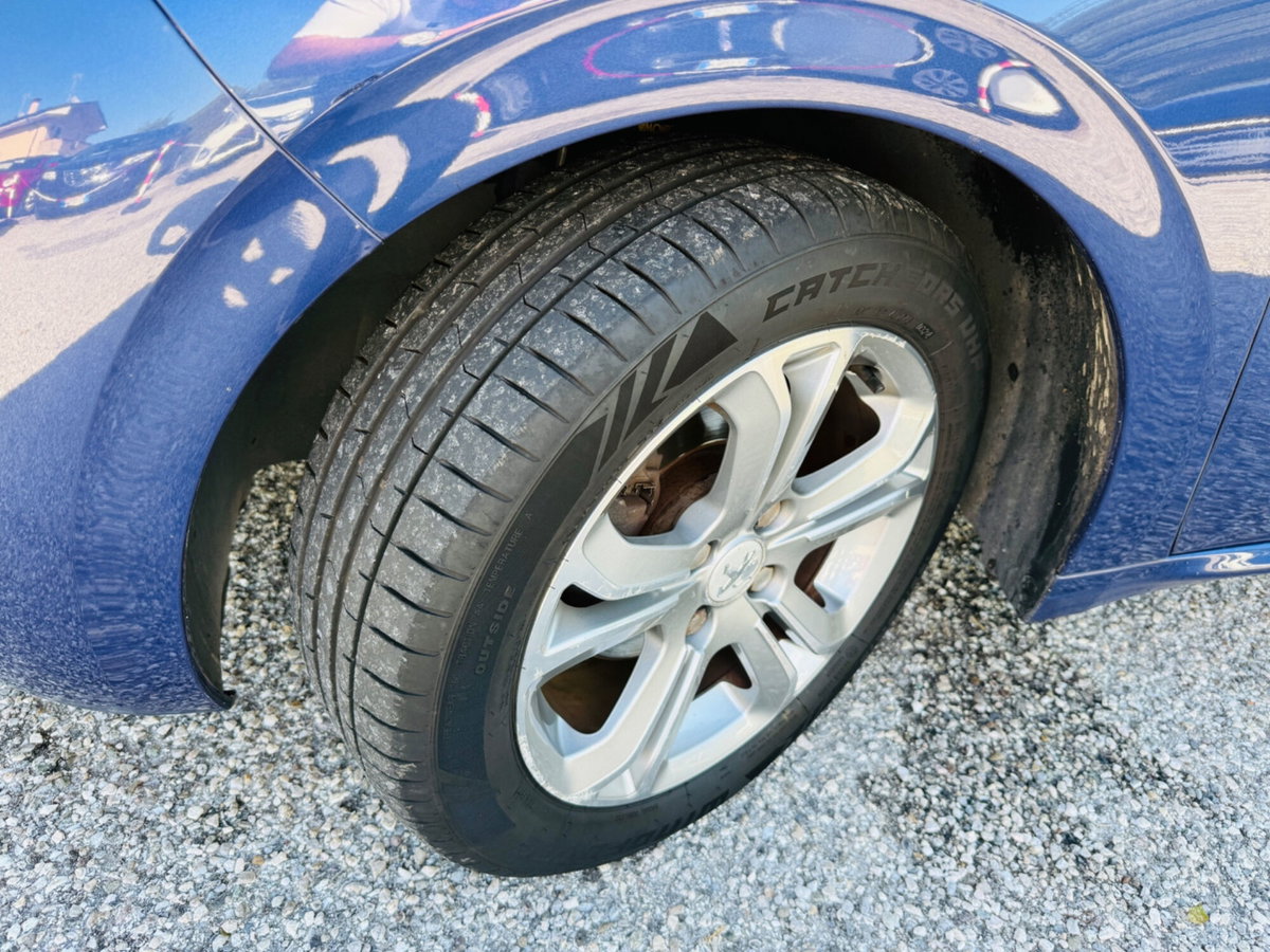 Peugeot 208 VTi 82 CV 5 porte Allure (9)