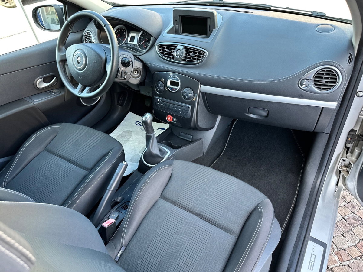 Renault Clio 1.2 16V cat 3 porte Dynamique (11)