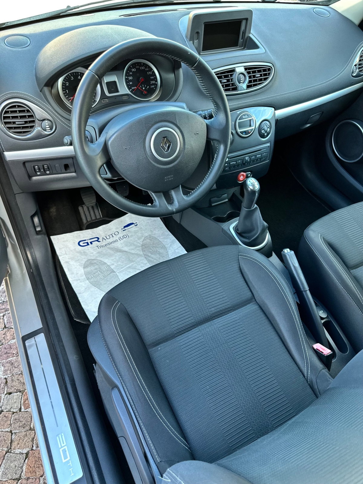 Renault Clio 1.2 16V cat 3 porte Dynamique (9)