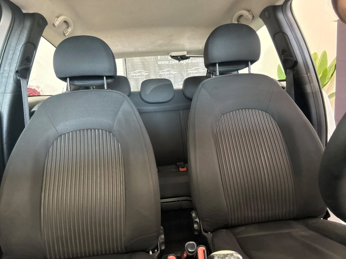Lancia Ypsilon 1.2 Versus (11)