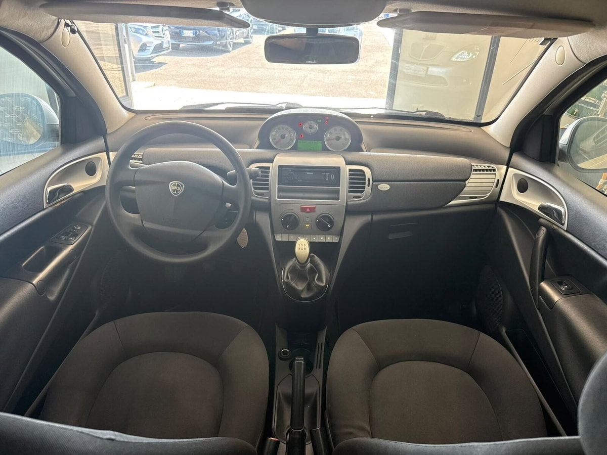 Lancia Ypsilon 1.2 Versus (12)