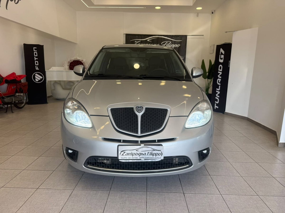 Lancia Ypsilon 1.2 Versus (2)