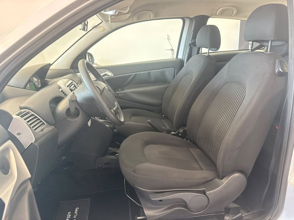 Lancia Ypsilon 1.2 Versus (9)