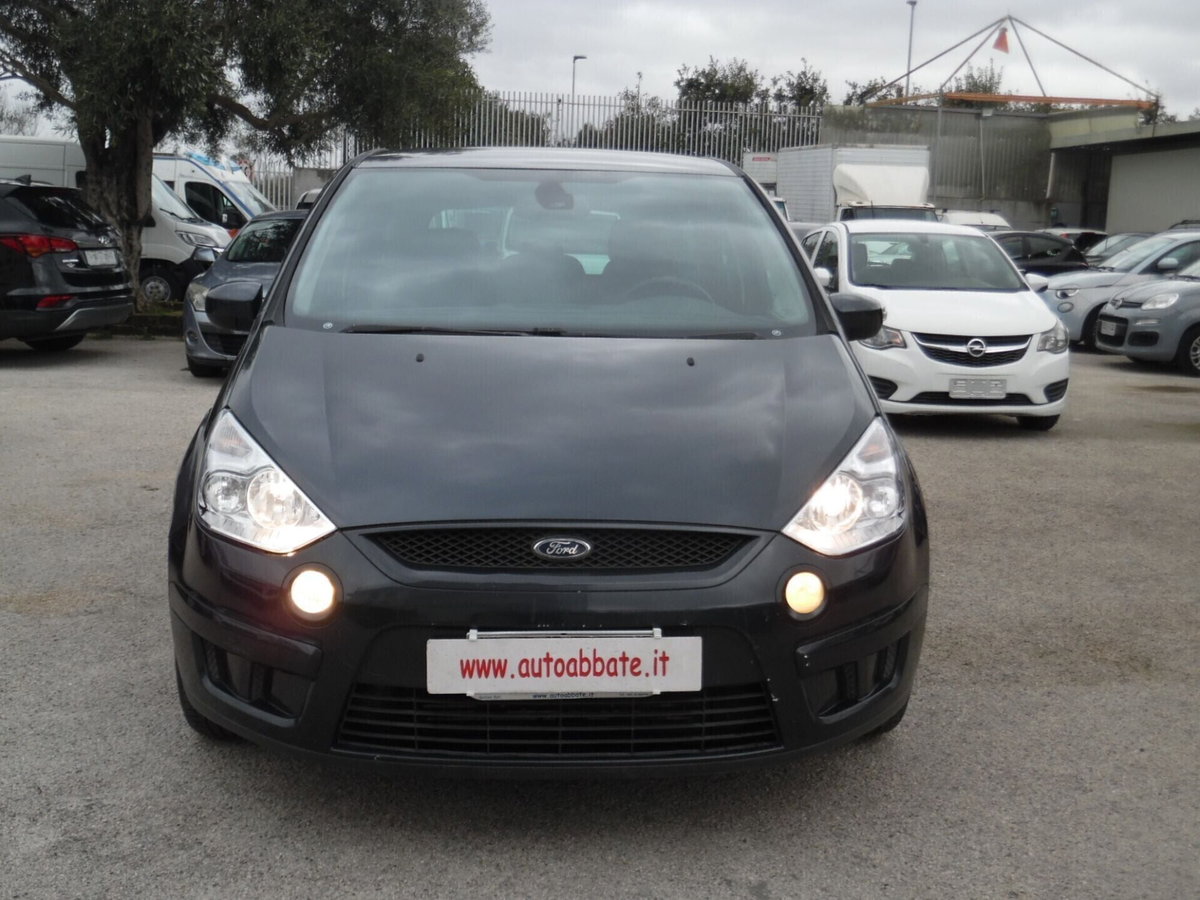 Ford S-Max 2.0 TDCi 140CV Titanium (2)