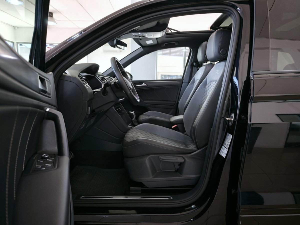Volkswagen Tiguan 2.0 TDI 150 CV SCR DSG 4MOTION R-Line (11)