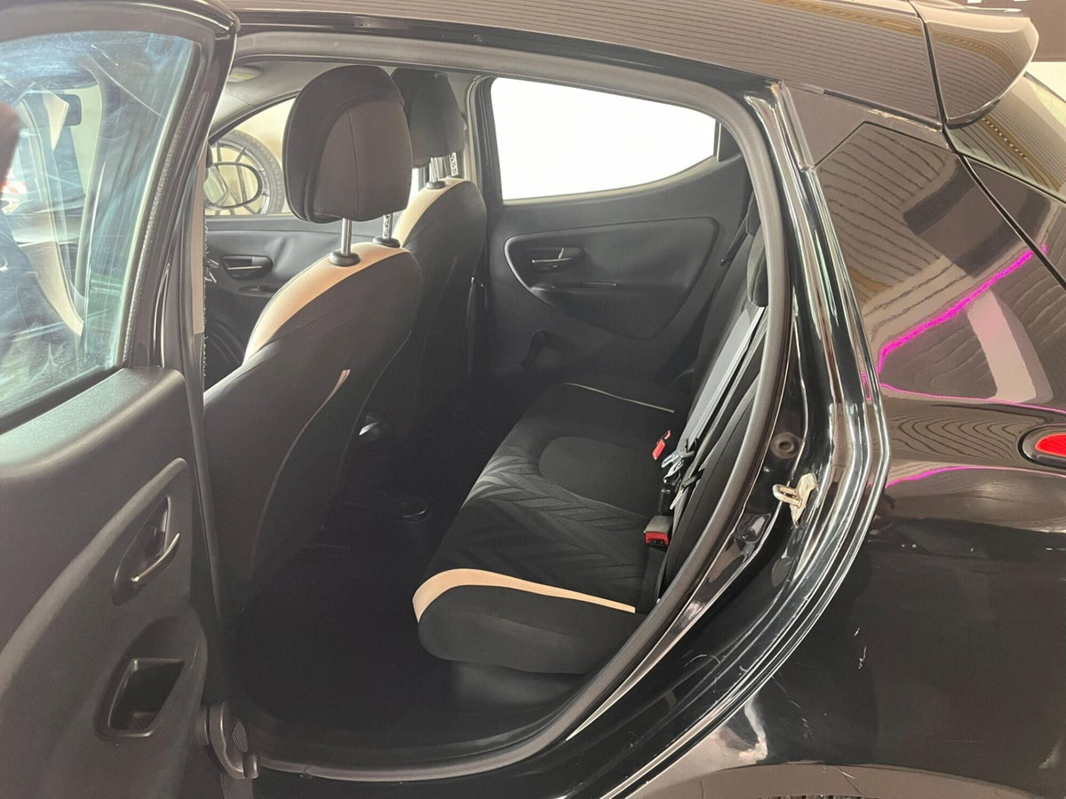 Lancia Ypsilon 1.2 69 CV 5 porte Gold (12)