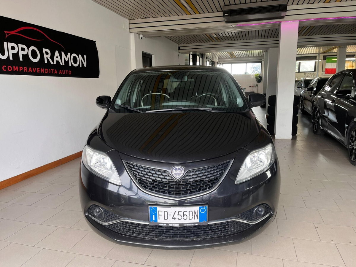 Lancia Ypsilon 1.2 69 CV 5 porte Gold (2)