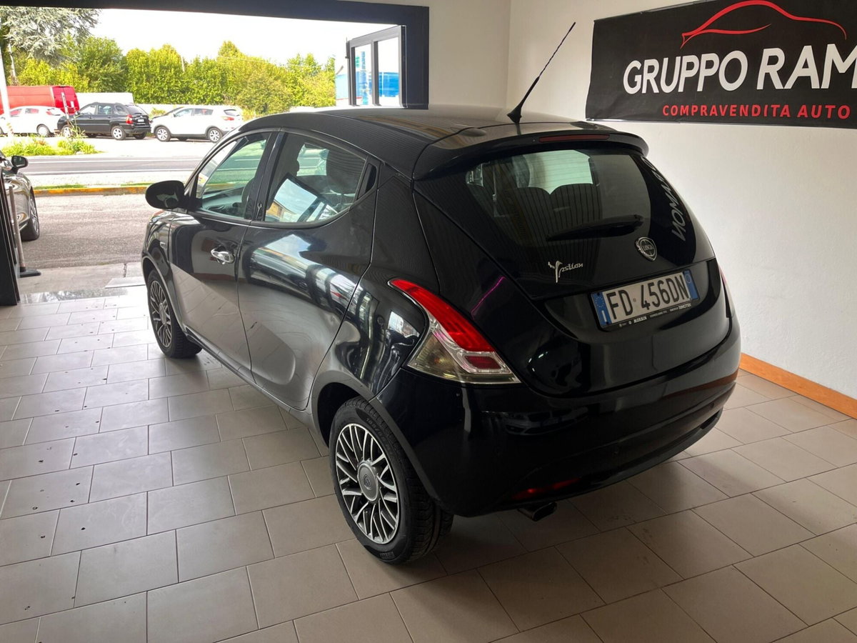 Lancia Ypsilon 1.2 69 CV 5 porte Gold (6)
