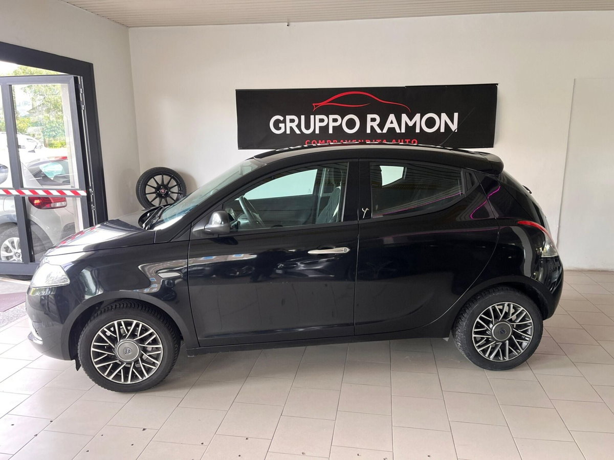Lancia Ypsilon 1.2 69 CV 5 porte Gold (7)