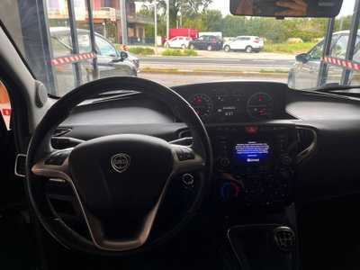 Lancia Ypsilon 1.2 69 CV 5 porte Gold (9)