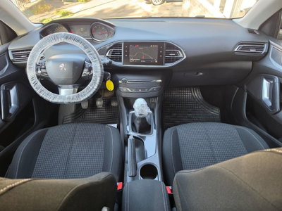 Peugeot 308 BlueHDi 100 S&S Business (2)