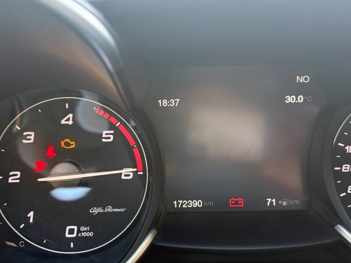 Alfa Romeo Giulia 2.2 Turbodiesel 180 CV AT8 Super (15)