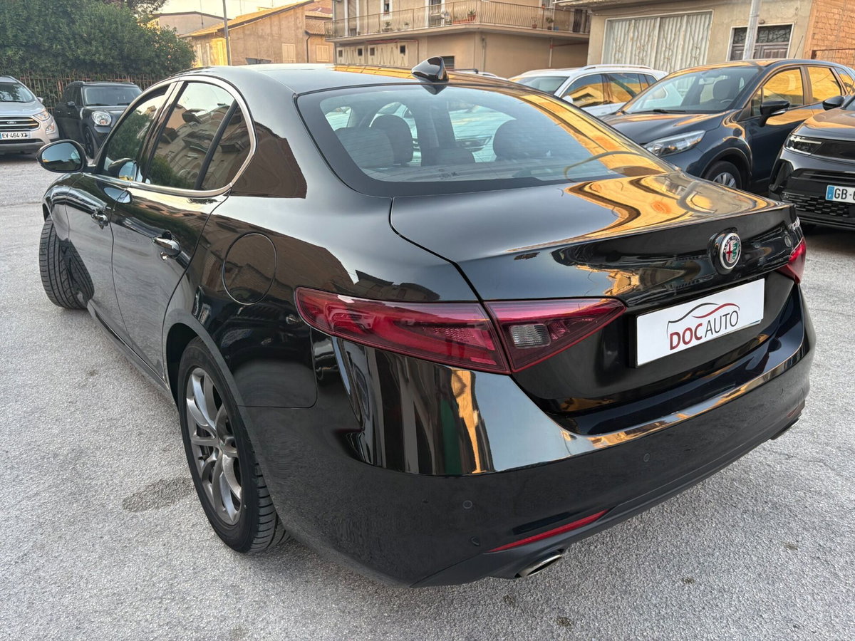 Alfa Romeo Giulia 2.2 Turbodiesel 180 CV AT8 Super (4)