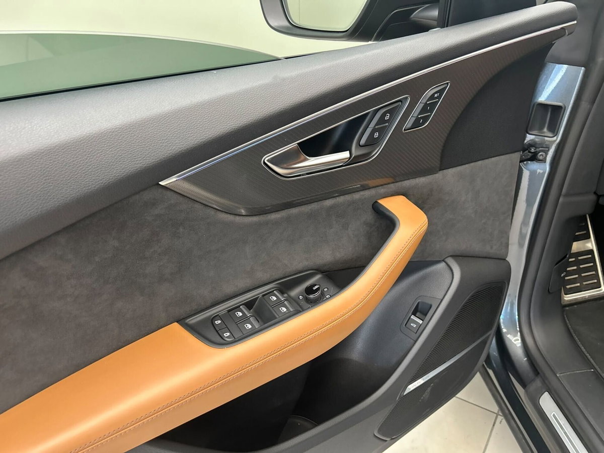 Audi RS Q8 Q8 4.0 mhev quattro tiptronic (14)