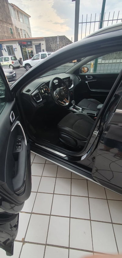Kia XCeed 1.6 crdi mhev Business 136cv dct (4)