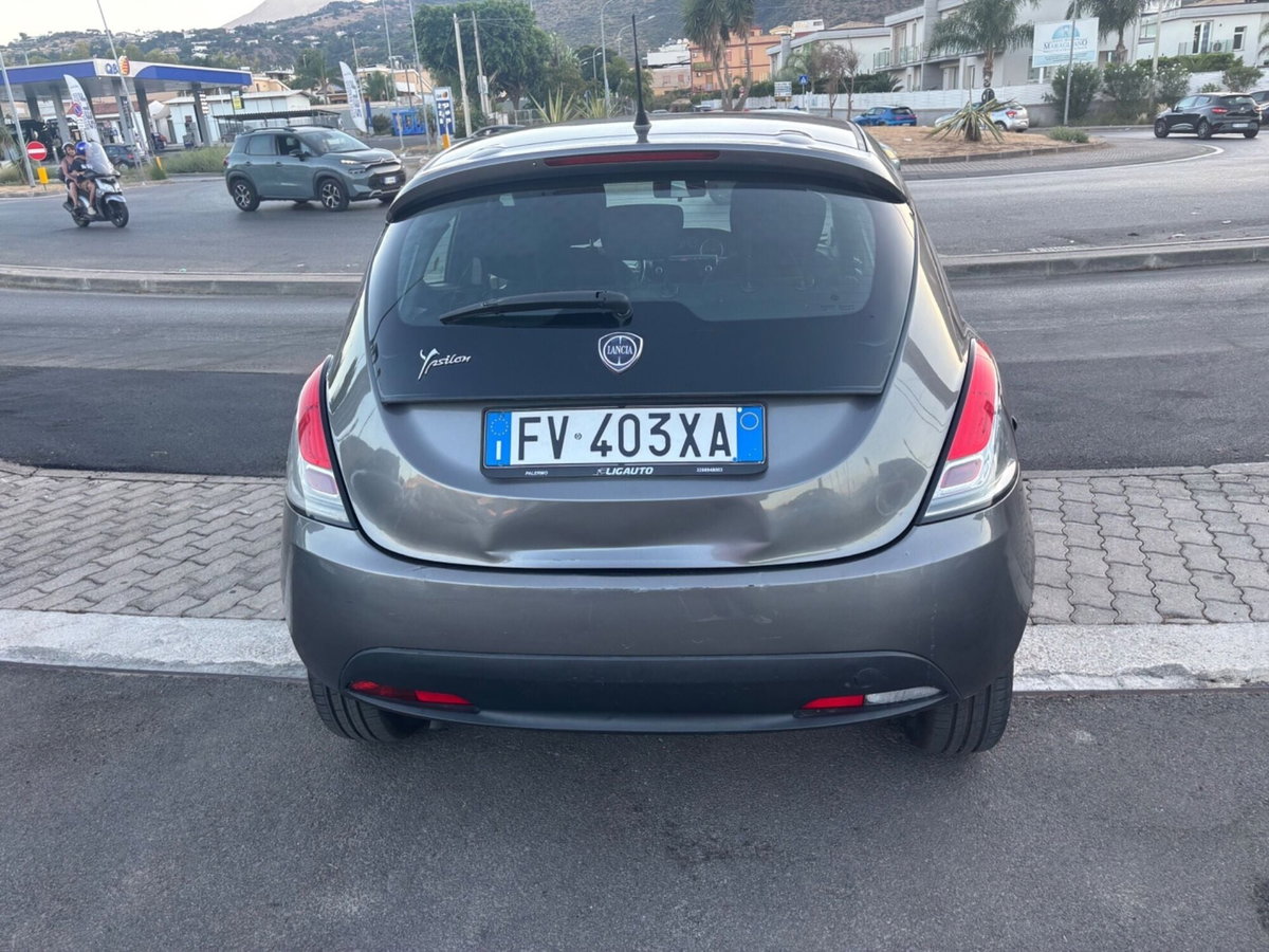 Lancia Ypsilon 1.2 69 CV 5 porte Platinum (7)