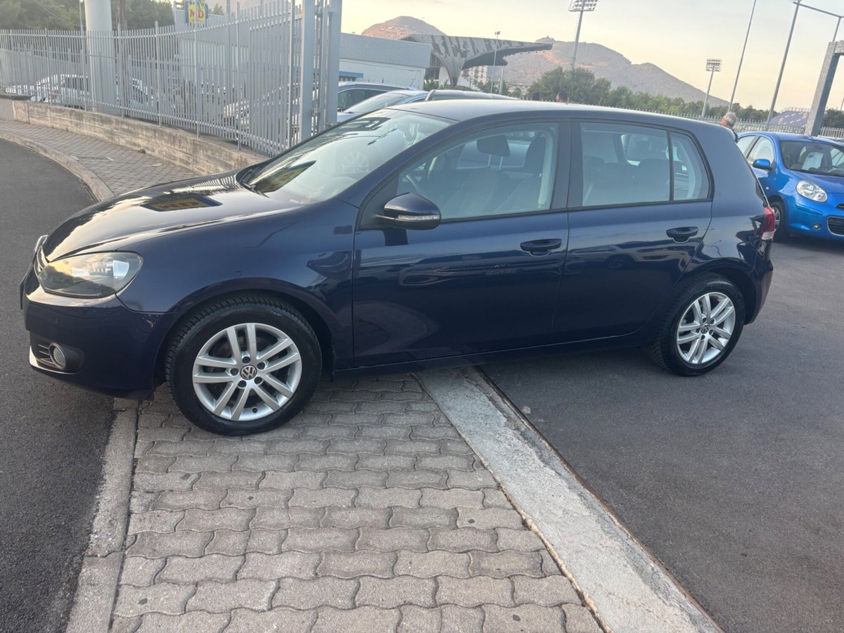 Volkswagen Golf 1.6 TDI DPF 5p. Highline (2)