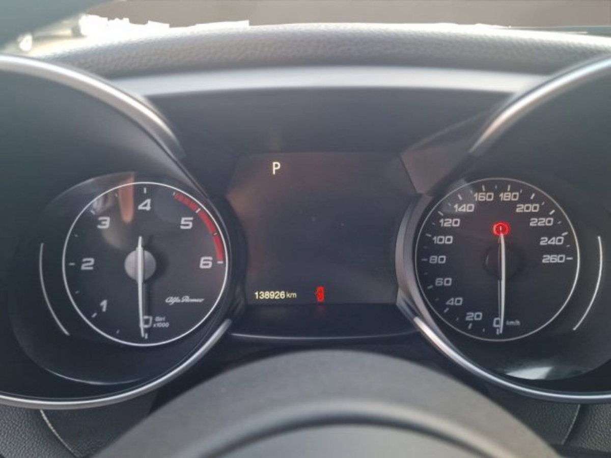 Alfa Romeo Giulia 2.2 Turbodiesel 210 CV AT8 AWD Q4 Veloce (11)