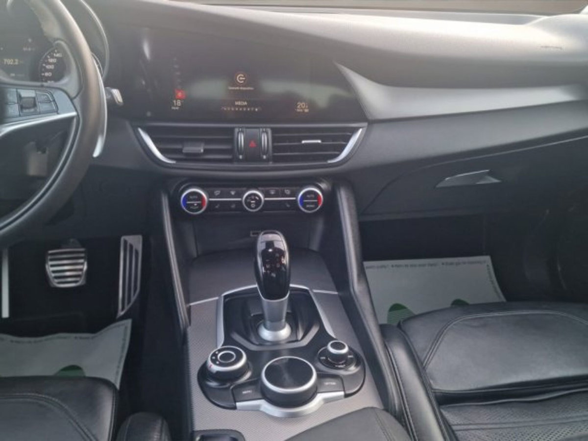 Alfa Romeo Giulia 2.2 Turbodiesel 210 CV AT8 AWD Q4 Veloce (15)