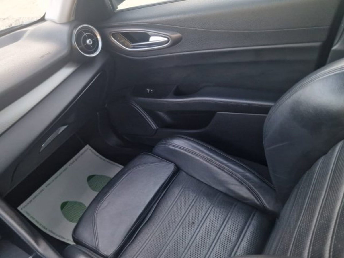 Alfa Romeo Giulia 2.2 Turbodiesel 210 CV AT8 AWD Q4 Veloce (17)