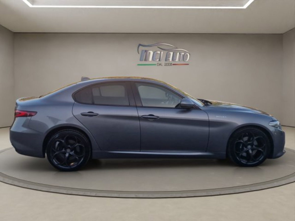 Alfa Romeo Giulia 2.2 Turbodiesel 210 CV AT8 AWD Q4 Veloce (6)