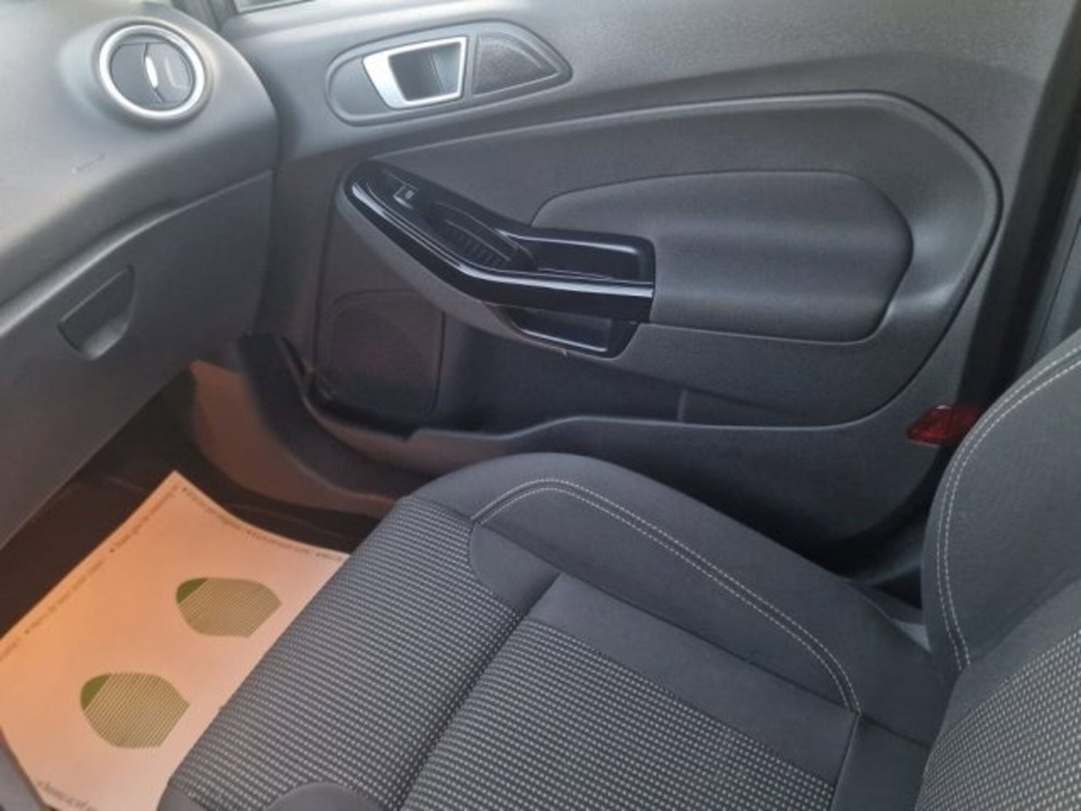 Ford Fiesta 1.5 TDCi 75CV 5 porte Titanium (17)