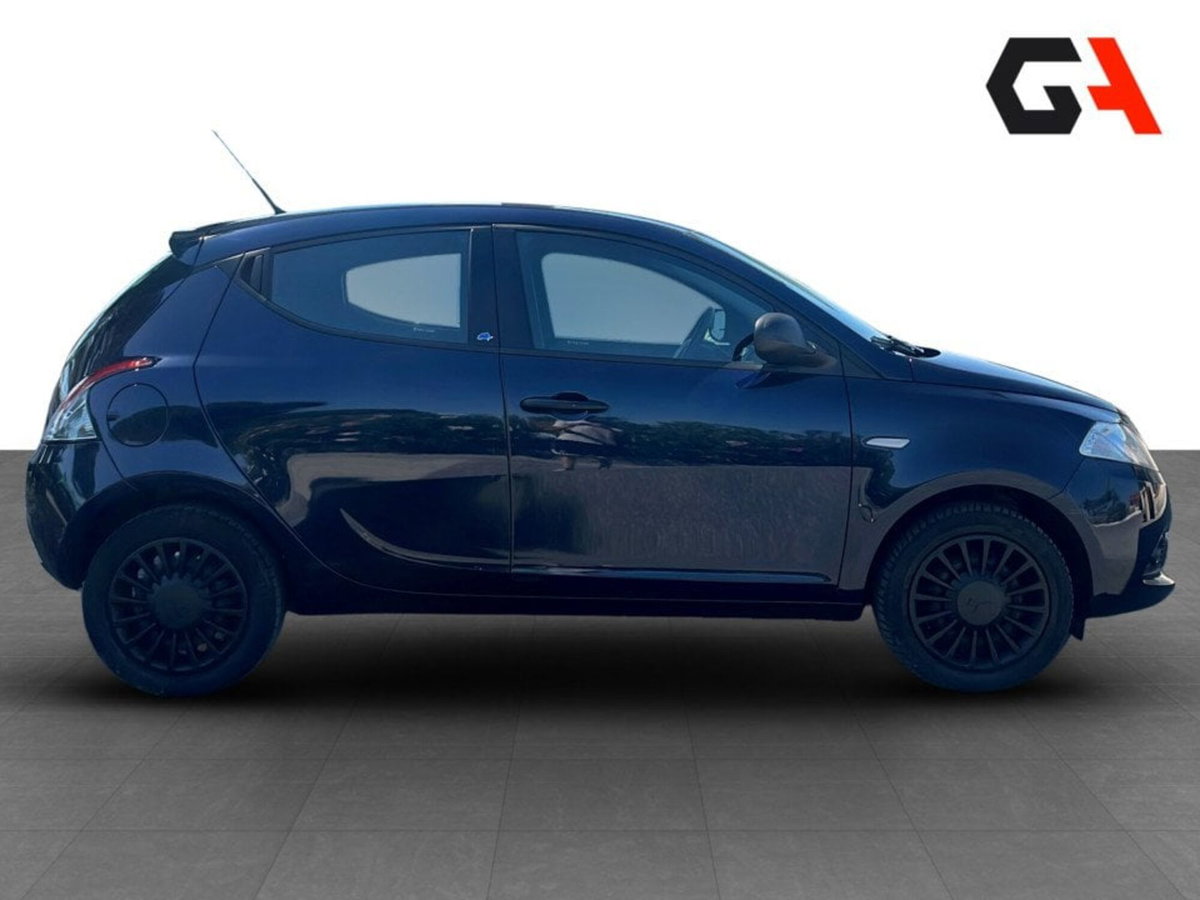 Lancia Ypsilon 1.2 69 CV 5 porte GPL Ecochic Elefantino Blu (8)