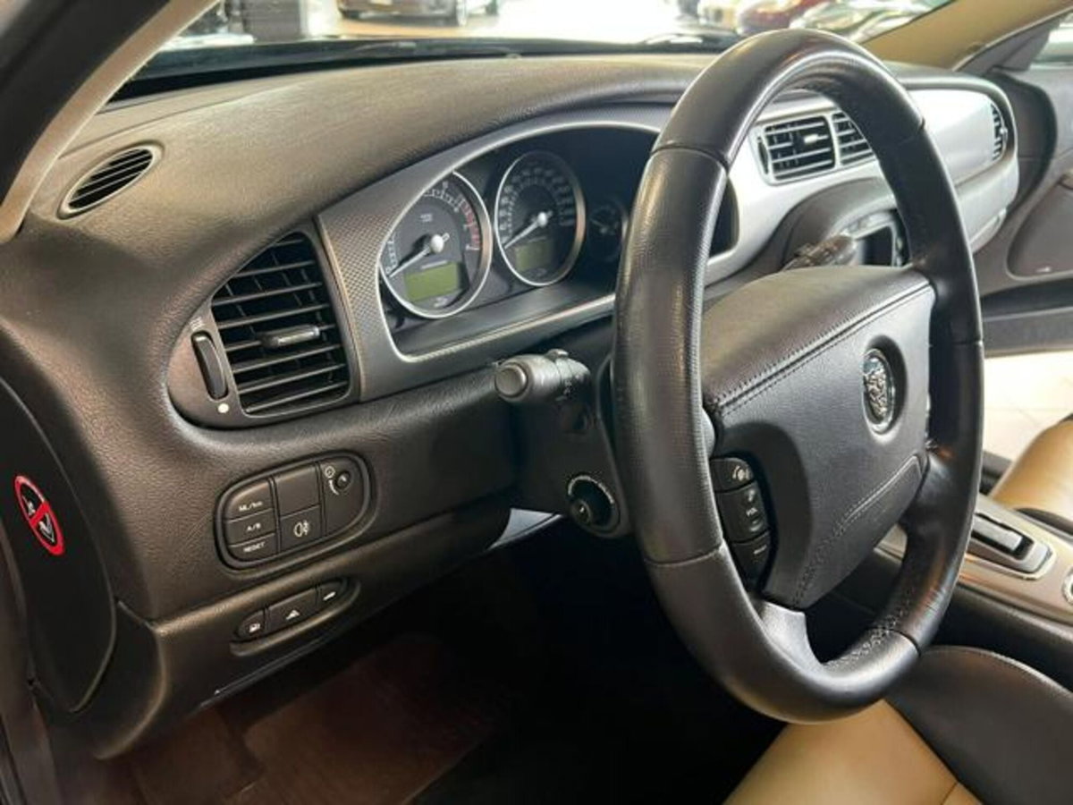 Jaguar S-Type 4.2 V8 R Super Charged (9)