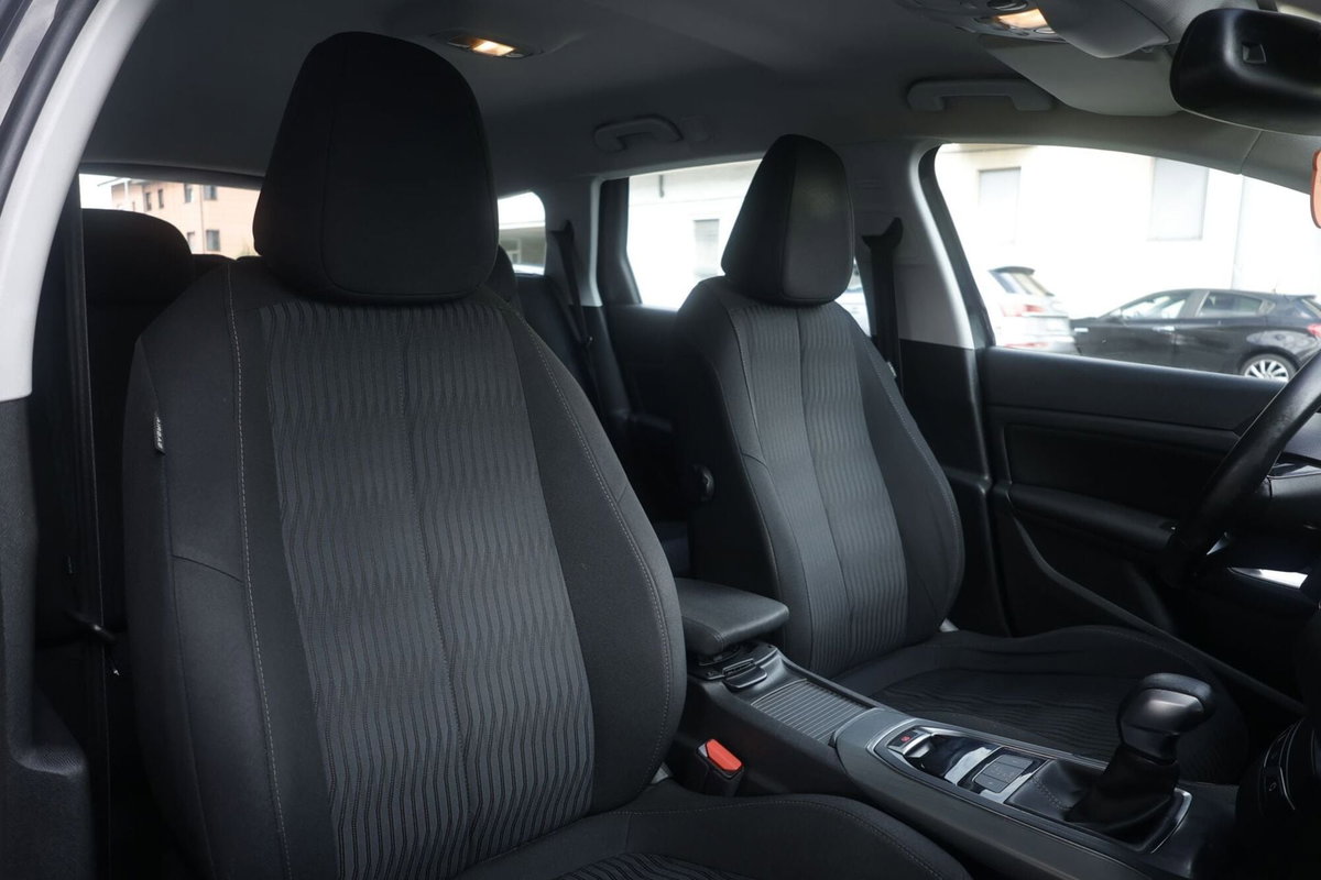 Peugeot 308 SW BlueHDi 150 S&S Allure (6)