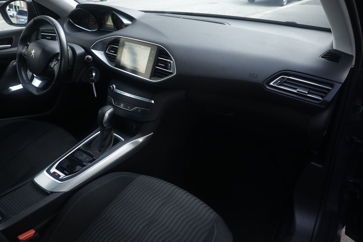 Peugeot 308 SW BlueHDi 150 S&S Allure (9)