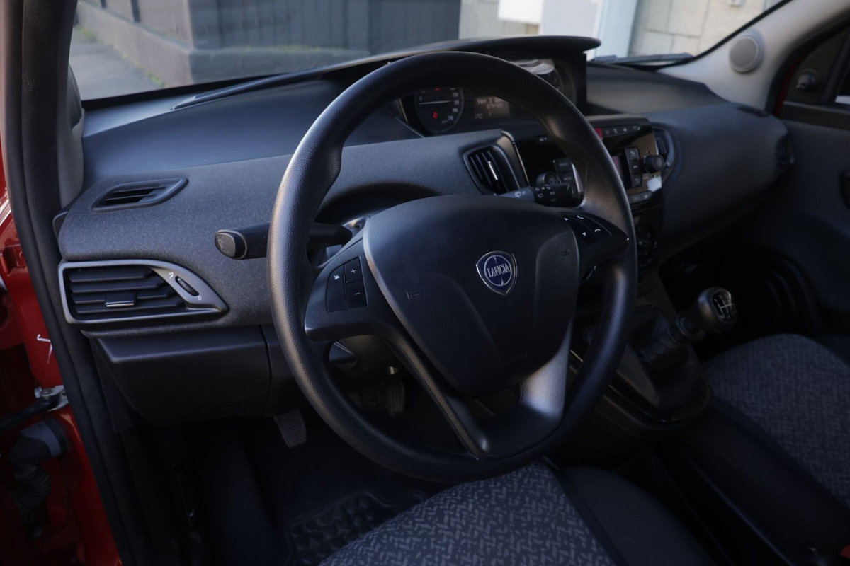 Lancia Ypsilon 1.0 FireFly 5 porte S&S Hybrid Silver Plus (13)