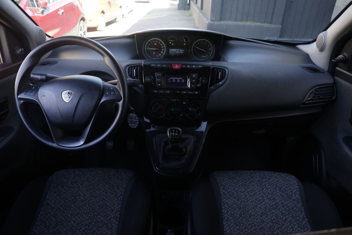 Lancia Ypsilon 1.0 FireFly 5 porte S&S Hybrid Silver Plus (2)