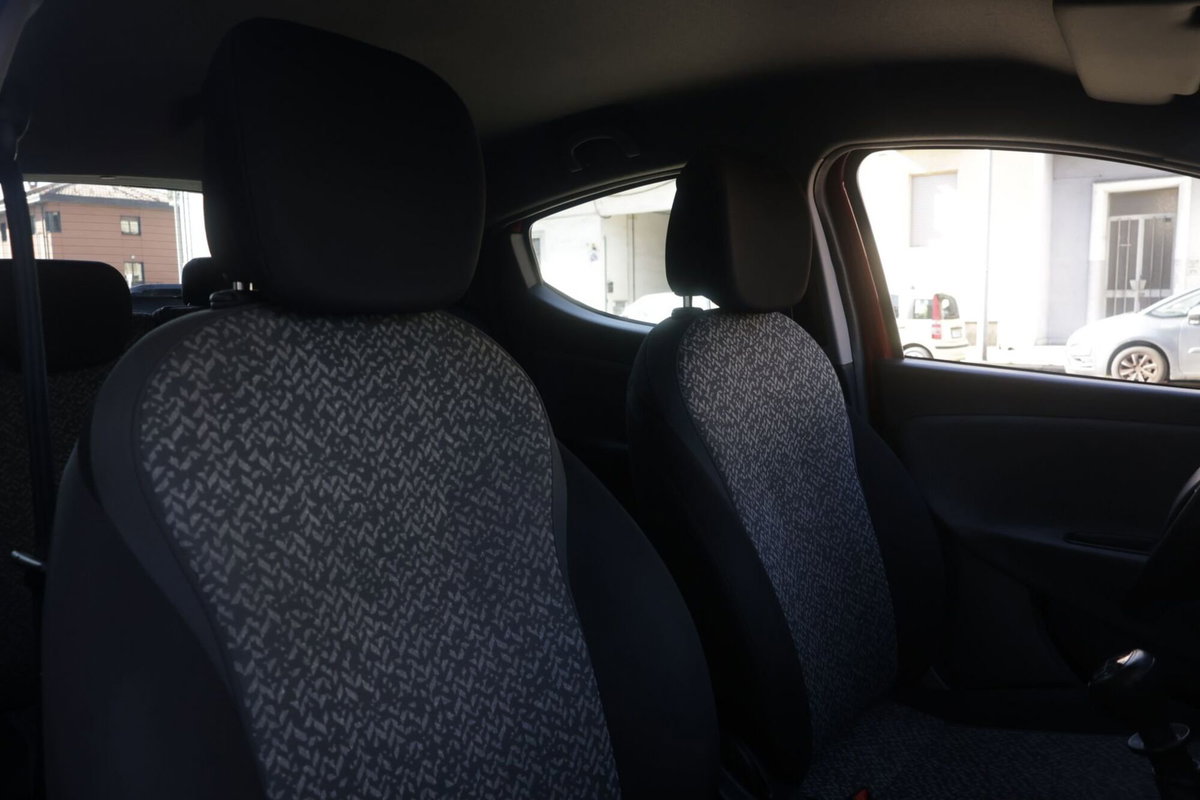 Lancia Ypsilon 1.0 FireFly 5 porte S&S Hybrid Silver Plus (5)
