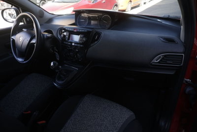 Lancia Ypsilon 1.0 FireFly 5 porte S&S Hybrid Silver Plus (7)