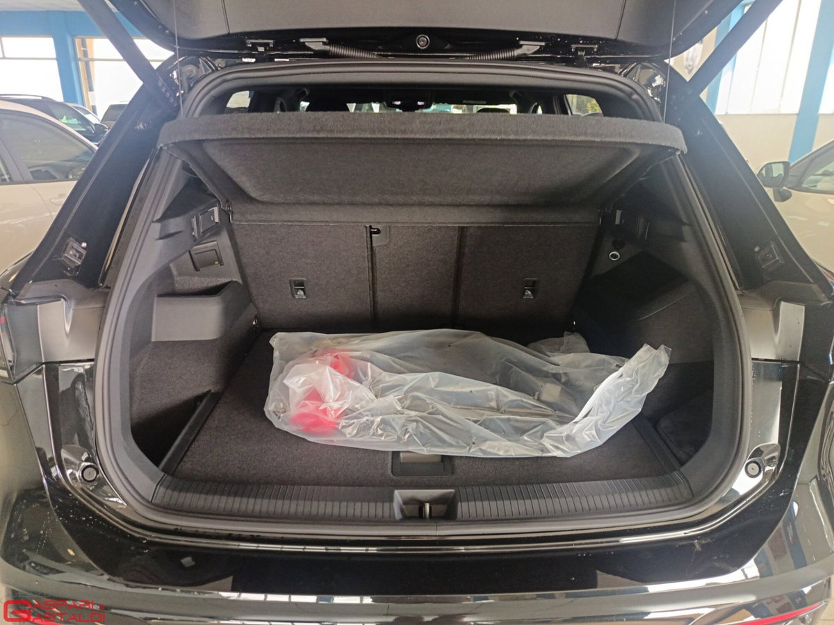 Volkswagen Tiguan Allspace 2.0 TDI SCR DSG 4MOTION R-Line (9)